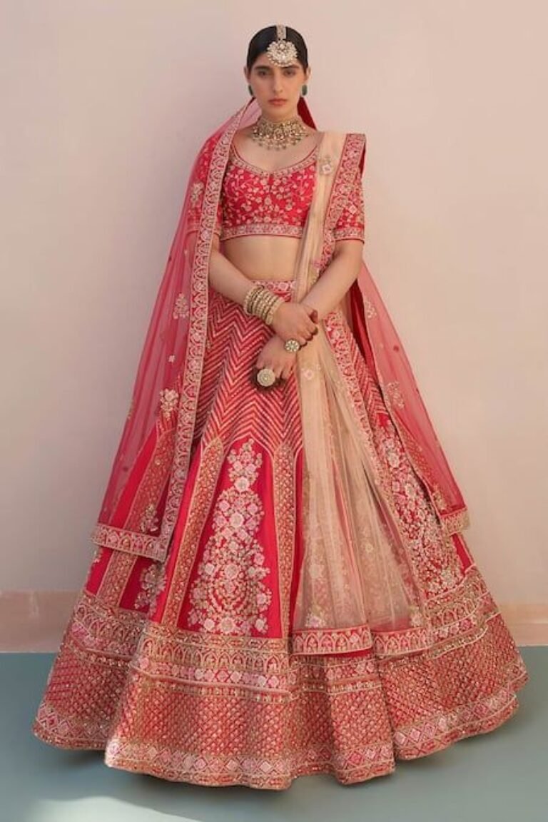 Designer Lehenga Showroom in Varanasi | Shri Banaras Swarn Kala Kendra