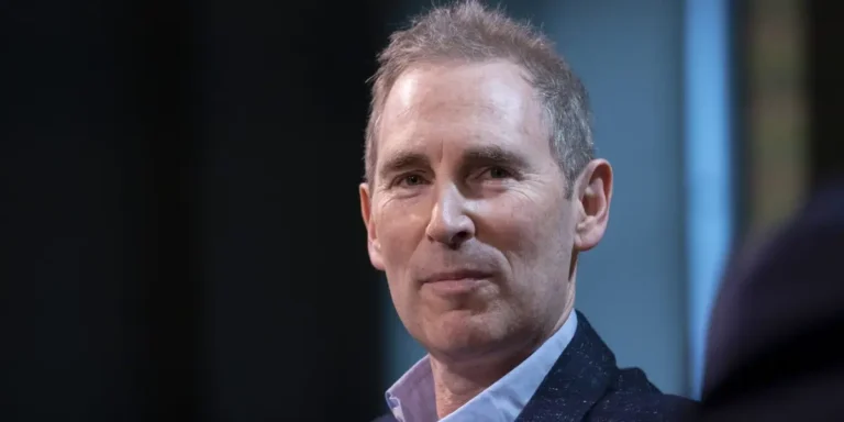 Amazon Lays off 14,000 Employees Internal Email Powerful Shift