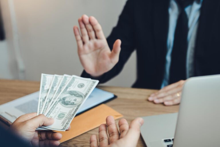 حكم سداد الدين بعملة غير العملة الأصلية
